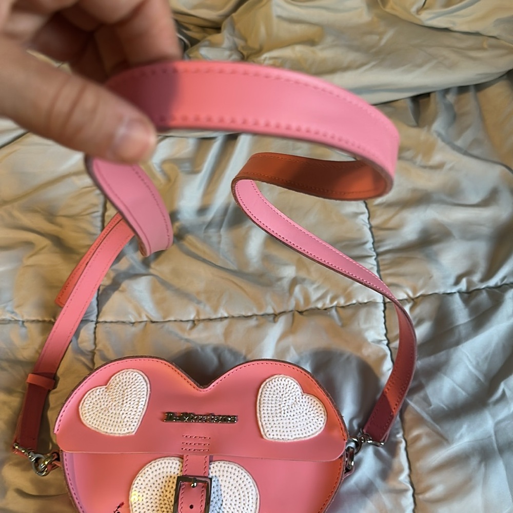 Dr Martens Pink Heart-Shaped Women's Bag - Picture 9 of 16